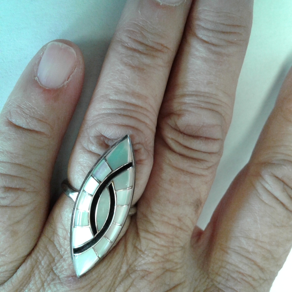 Native American Vintage Hummingbird Mother of Pearl Ring - Picture 2 of 9